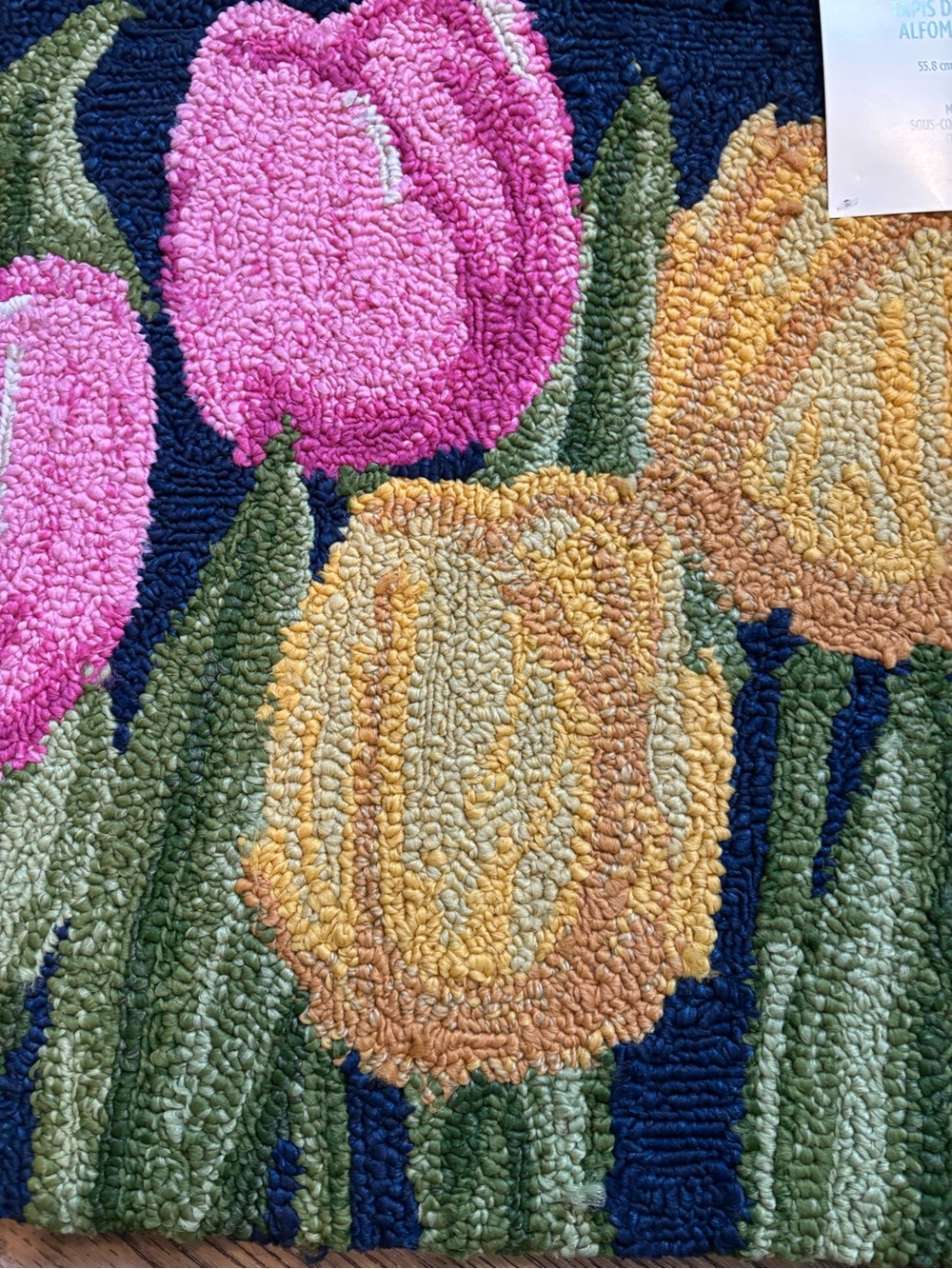 NWT. Spring Accent Rug.   Tulips - Picture 3 of 6
